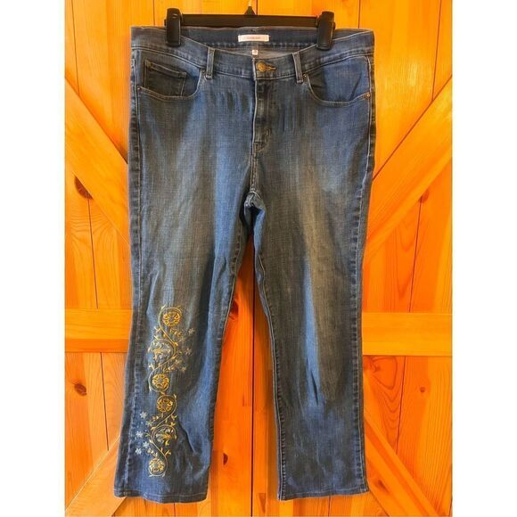 Levi's Denim - Levi's Floral Embroidered Classic Bootcut Jeans, size 31x32 Medium Wash (1179)